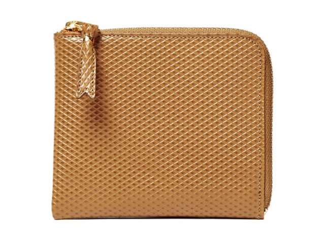 Alpine Swiss Men’s Leather Bifold Wallet Below you’ll find the top 17 best cool wallets for men. A guide of the most stylish picks across a handful of different men’s brands. From leather to more exotic materials like carbon fiber, surely there’s one perfect for your back pocket!