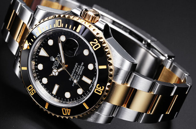 ESSENTIAL CLASSICS: THE ROLEX SUBMARINER
