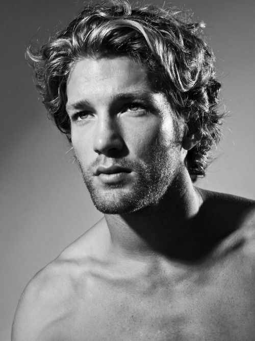 Best Curly Hairstyles For Men 22
