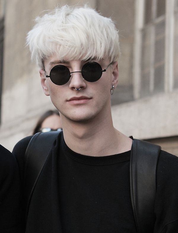Men's white hair: cuts, trends and tips to wear them with style