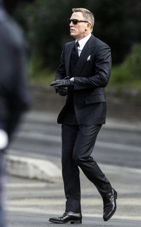 Black Suit Styles For Men
