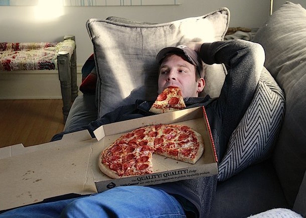 Study Says Men Eat More Pizza To Impress Women