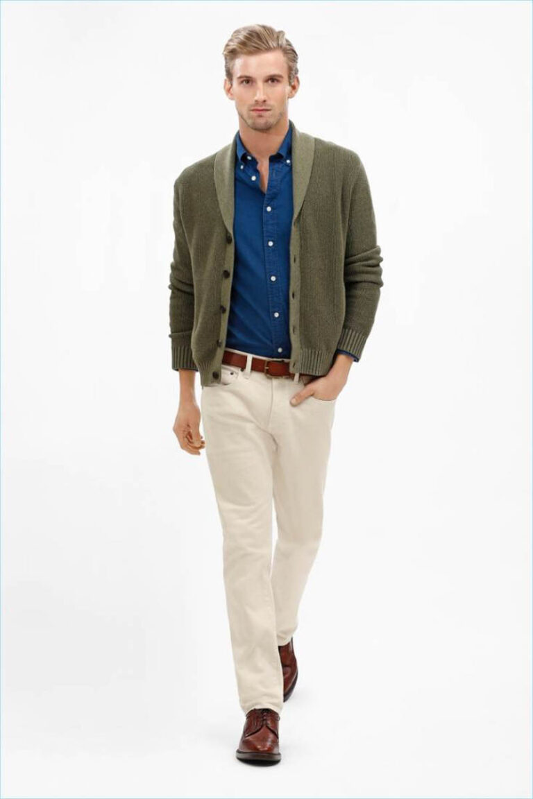 'Casual Friday' Dress Code Explained [2021 Edition]