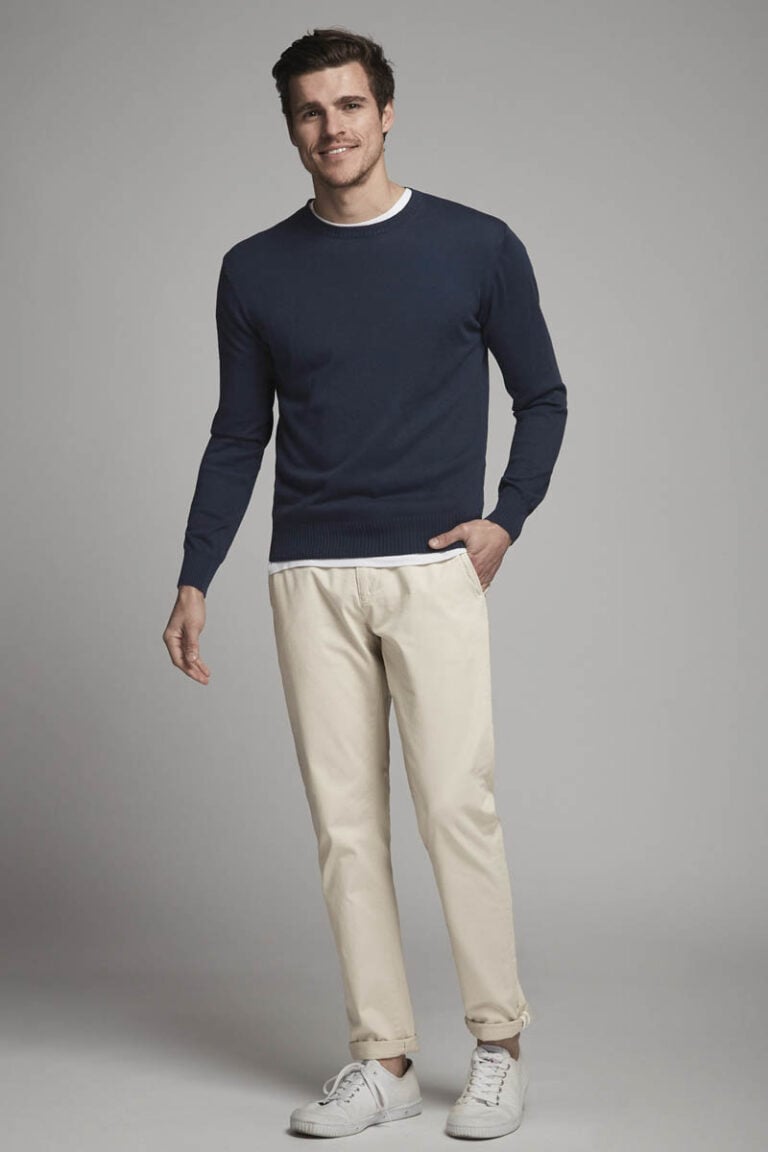 'Casual Friday' Dress Code Explained [2021 Edition]