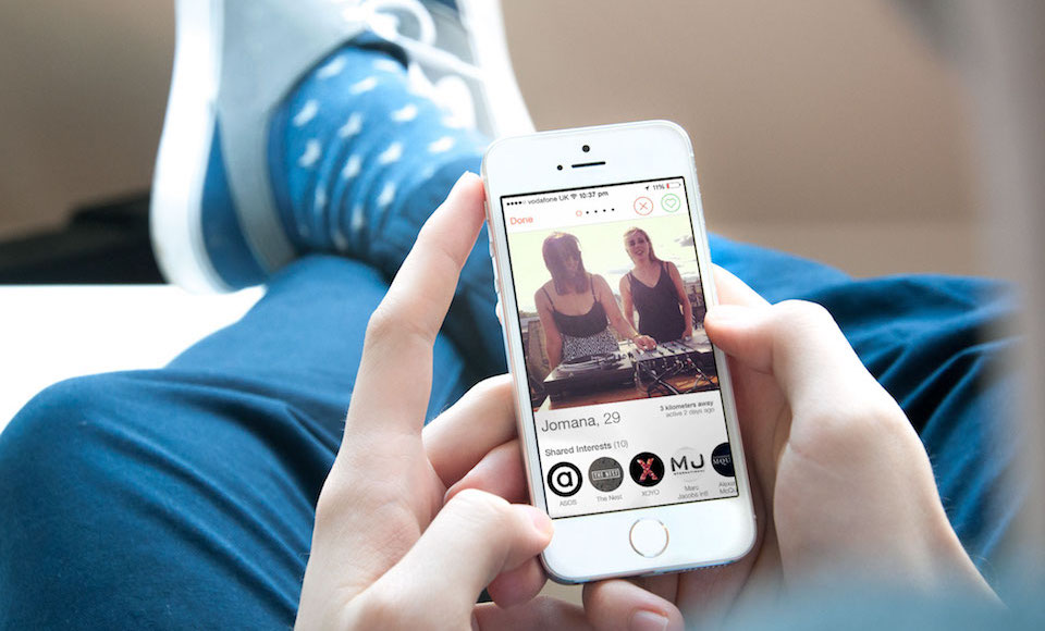 There's A Secret Tinder That's Only For Celebrities And Hot People