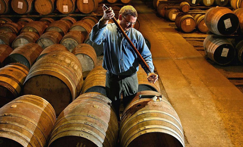 Rogue Distillers Are Now Making 10-Year-Old Whisky In Weeks