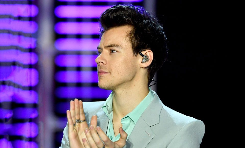 Harry Styles Is Reviving This Controversial 80s Accessory
