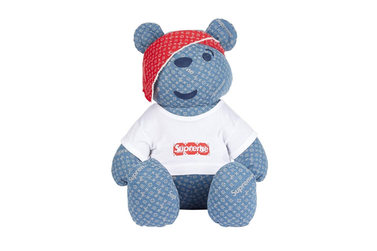 TOYMINT on X: In 2000, Steiff has collaborated with the world-famous brand  in fashion Louis Vuitton and created the most expensive teddy bear ever  sold. #toys #teddybear  / X