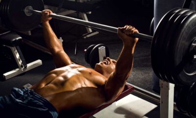 Personal Trainers Explain The Secret To Avoiding Injury While Bench Pressing