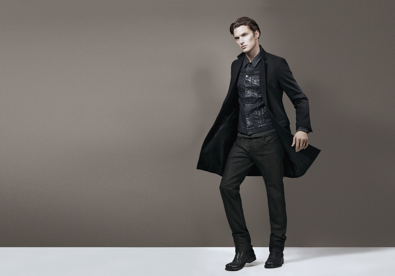 What to wear with black jeans for men