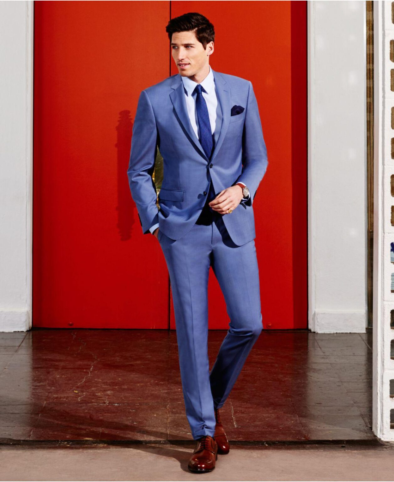 How To Wear A Light Blue Suit Modern Men's Guide