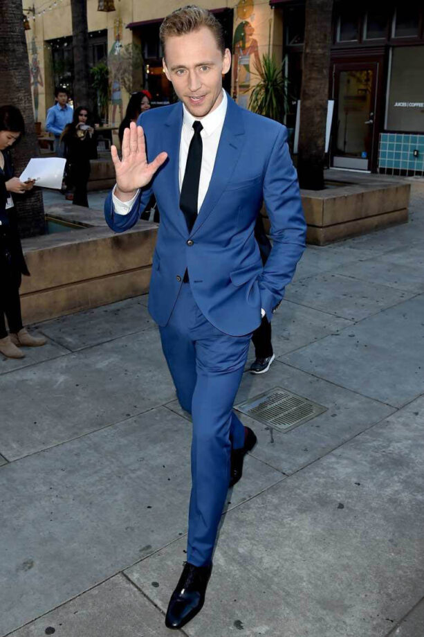 Buy Park Avenue Men Black Single Breasted Slim Fit Party Suit - Suits for  Men 2253627 | Myntra