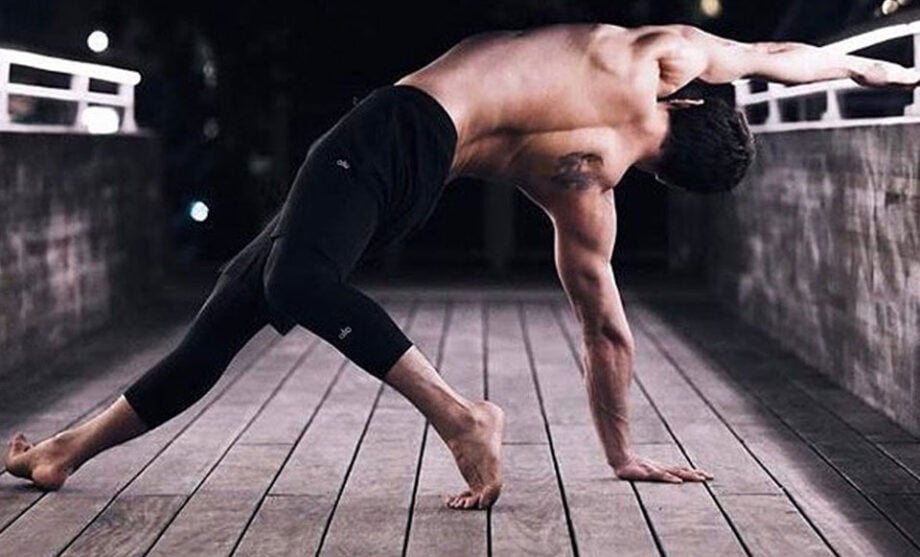 Best Yoga Clothes For Men [2021 Edition]