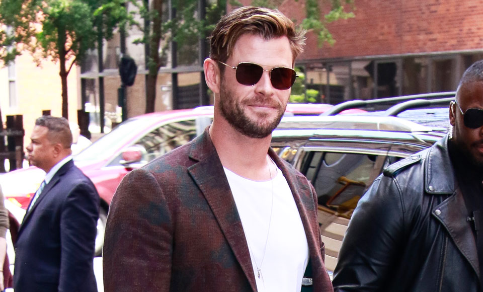Chris Hemsworth Suit: How To Wear A Suit With A T-Shirt
