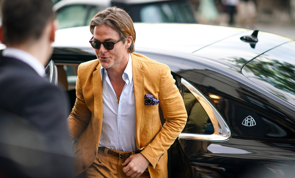 Chris Pine Shows You How To Pull Off One Of The Hardest Suit Colours Ever