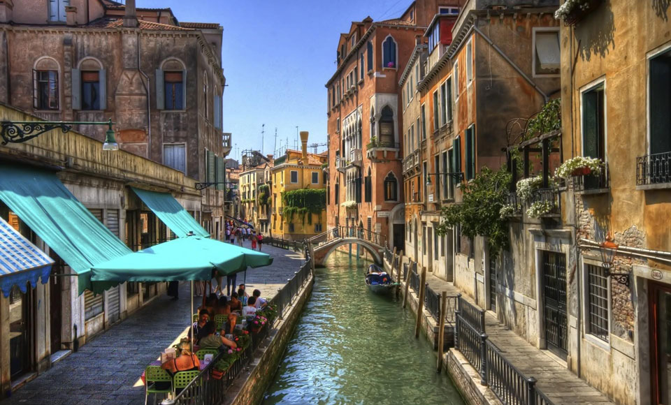 Venice Laws: Coffee Mistake Costs Tourists $1,500 In Venice