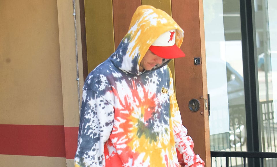 Justin Bieber Shows You How Not To Dress When Evading Life's Responsibilities