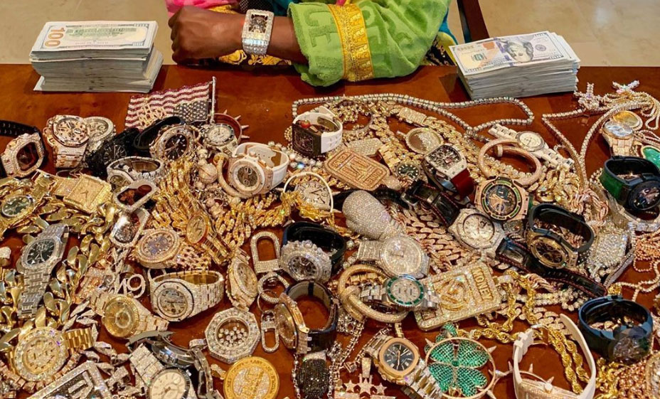Floyd Mayweather’s Multi-Million Dollar Watch Collection Is F***ing Ridiculous