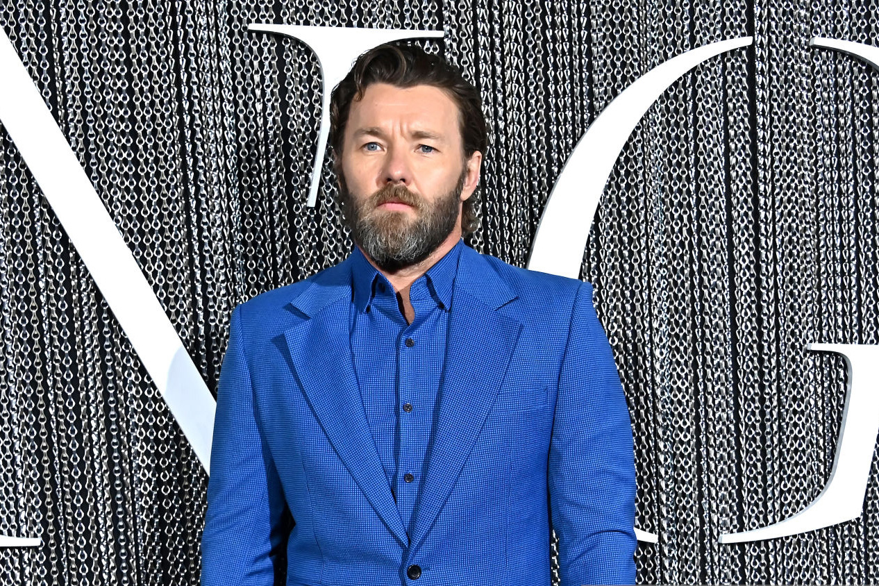 Joel Edgerton Style: This Suit & Shirt Combo Literally Just Blue Our Mind