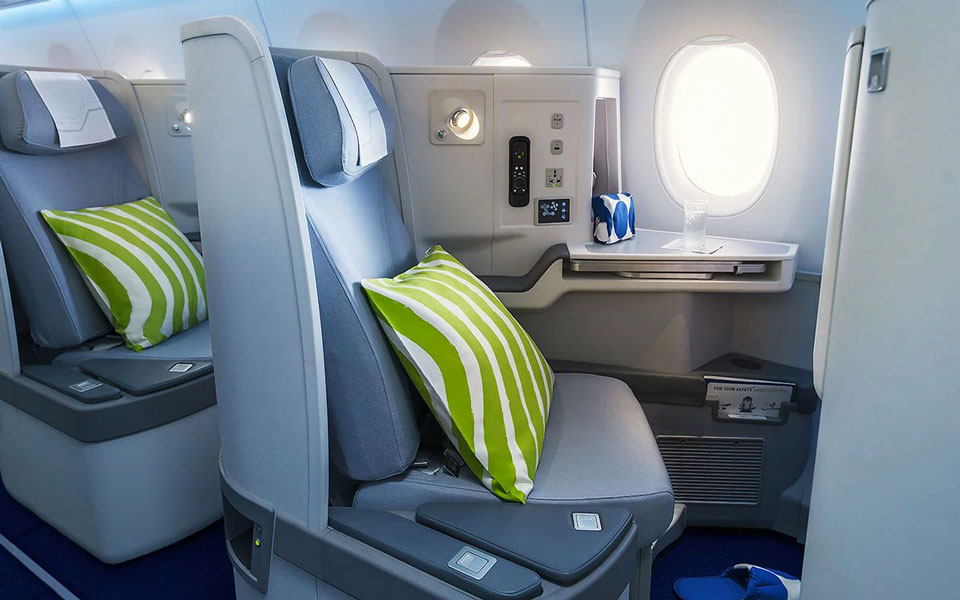 The Hidden Benefits Of Flying Business-Class That Economy Passengers Have No Idea About