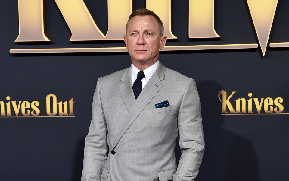 Daniel Craig's Anti-Bond Suit Speaks Volumes About His Future