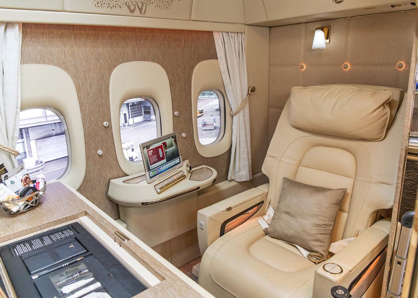 Emirates First Class Travel Tips & Hacks To Maximise Your Experience