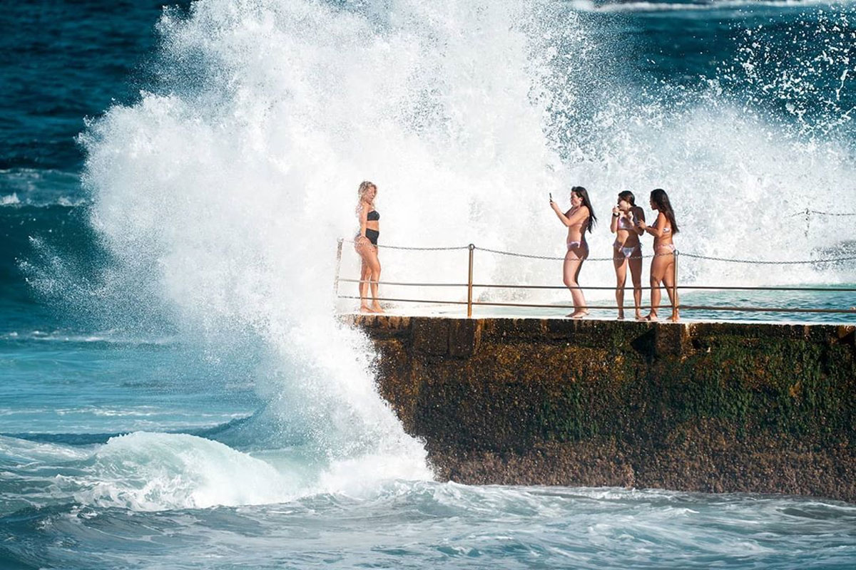 Photographer Reveals How Seriously Bondi Locals Are Taking The World's Woes