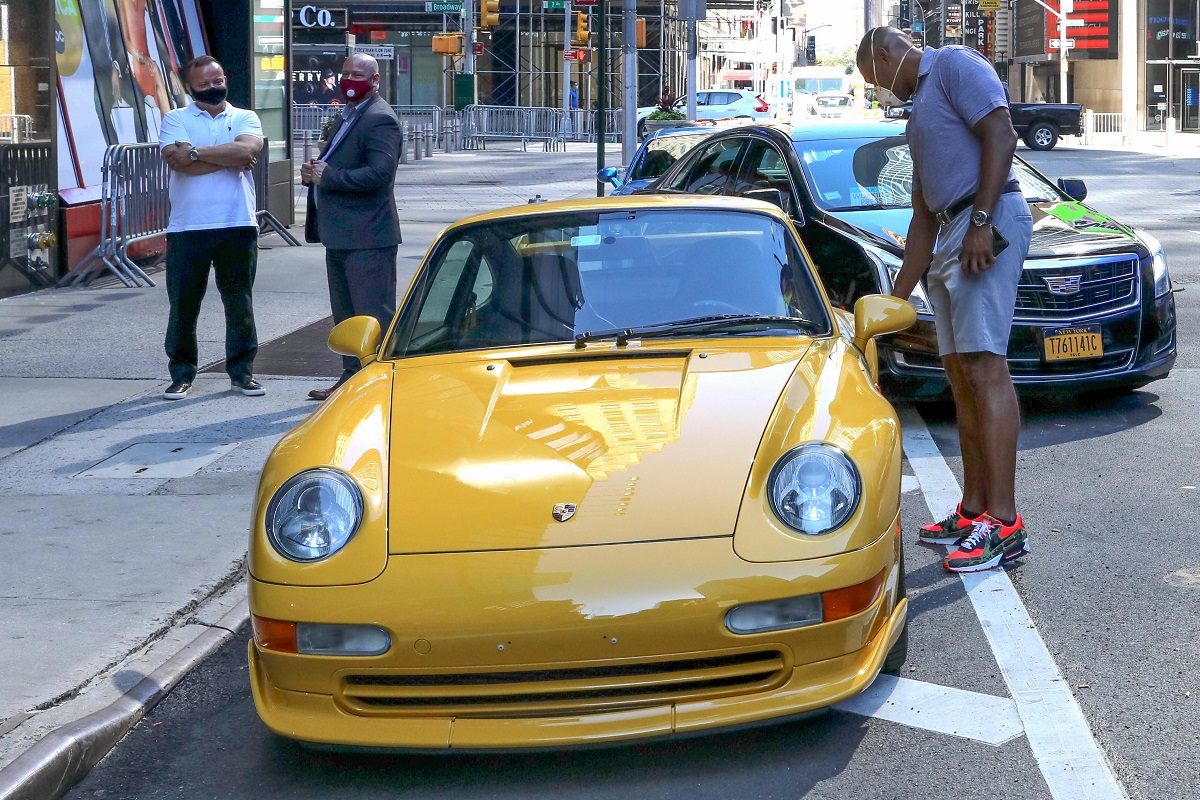 Michael Strahan’s Porsche 911 Stops New York City