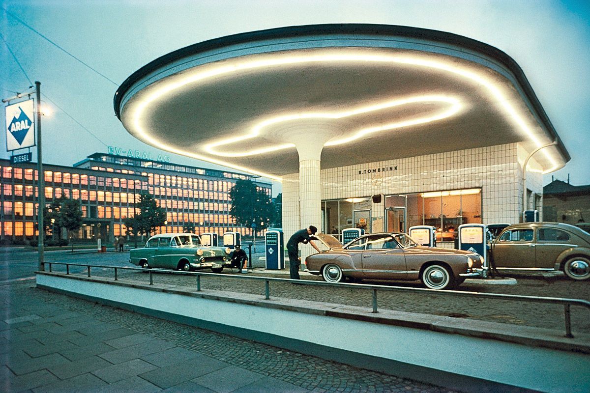 German Gas Station Photo Reveals Forgotten Age Of Motoring