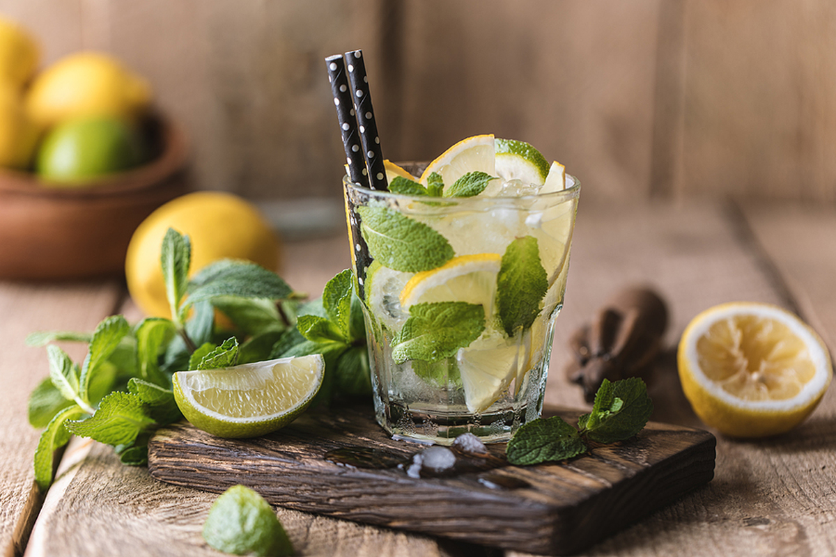How To Make A Refreshingly Minty &quot;Muy Bueno&quot; Mojito