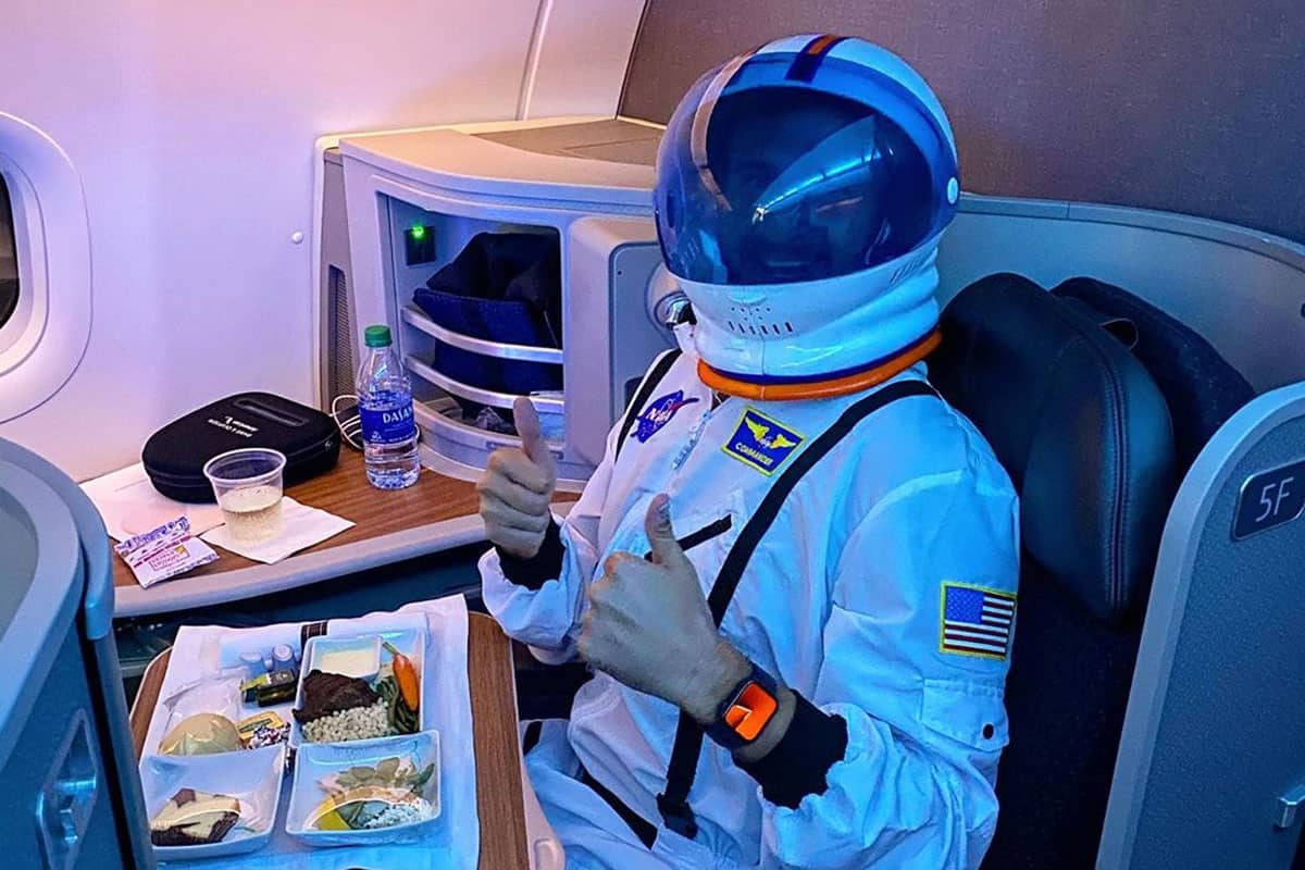 Man Demonstrates The Only Way To Enjoy An American Airlines Flight In 2020