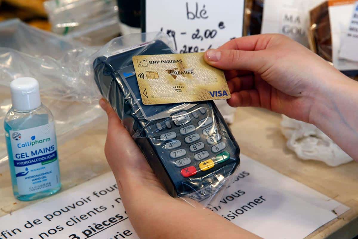 Cashless Society Australia: We Should Hold On To Our Notes