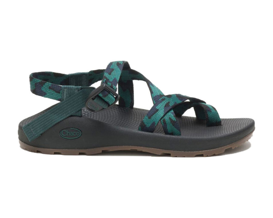 29 Best Men's Sandals For Stylish Beach Days