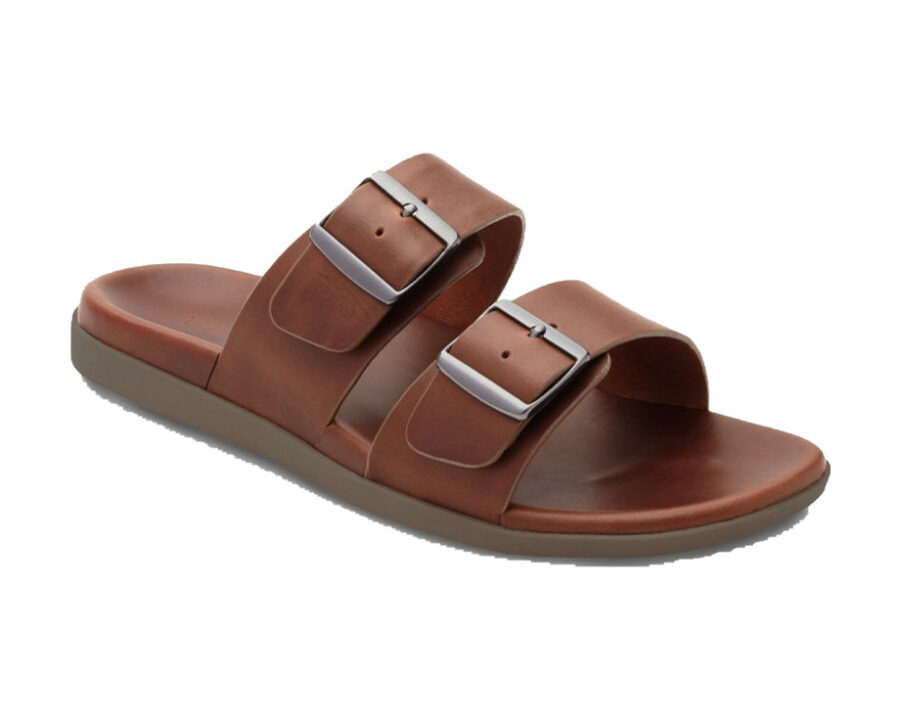 29 Best Men's Sandals For Stylish Beach Days
