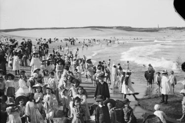 Bondi Beach Photo From 1900 Proves Why We Shouldn't Romanticise The Past
