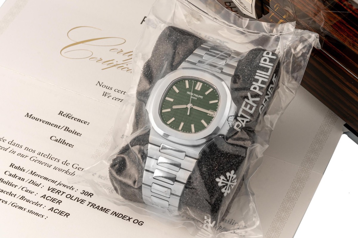 This ‘Olive Dial’ Patek Philippe Auction Is Very, Very Silly