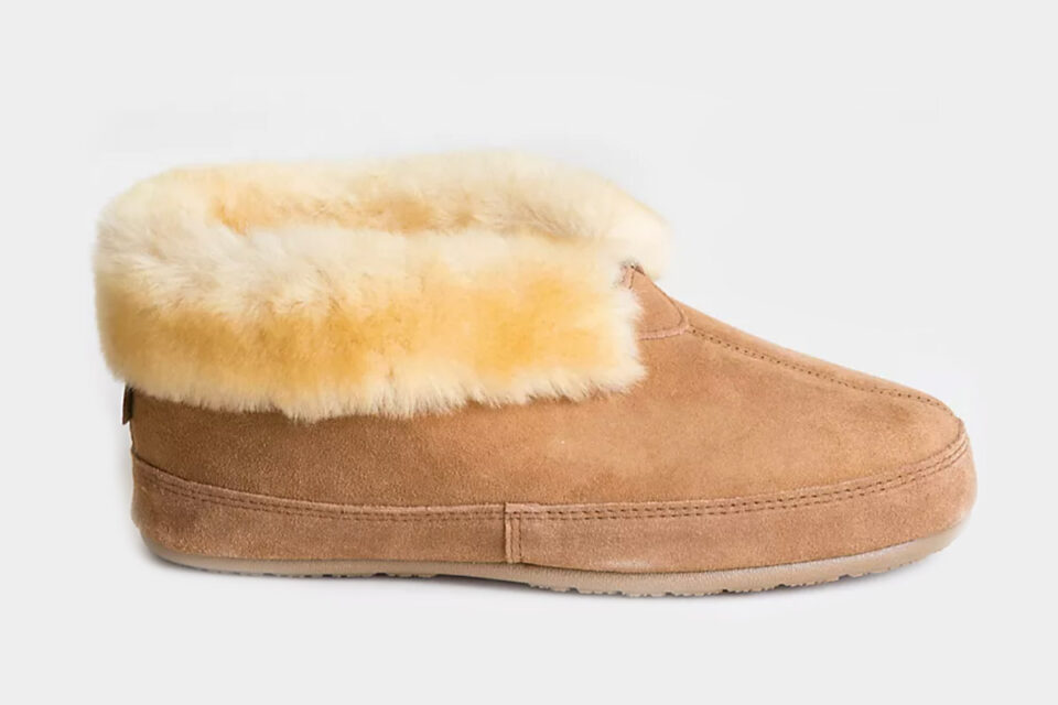 20 Best Men's Slippers For Sliding Around The House