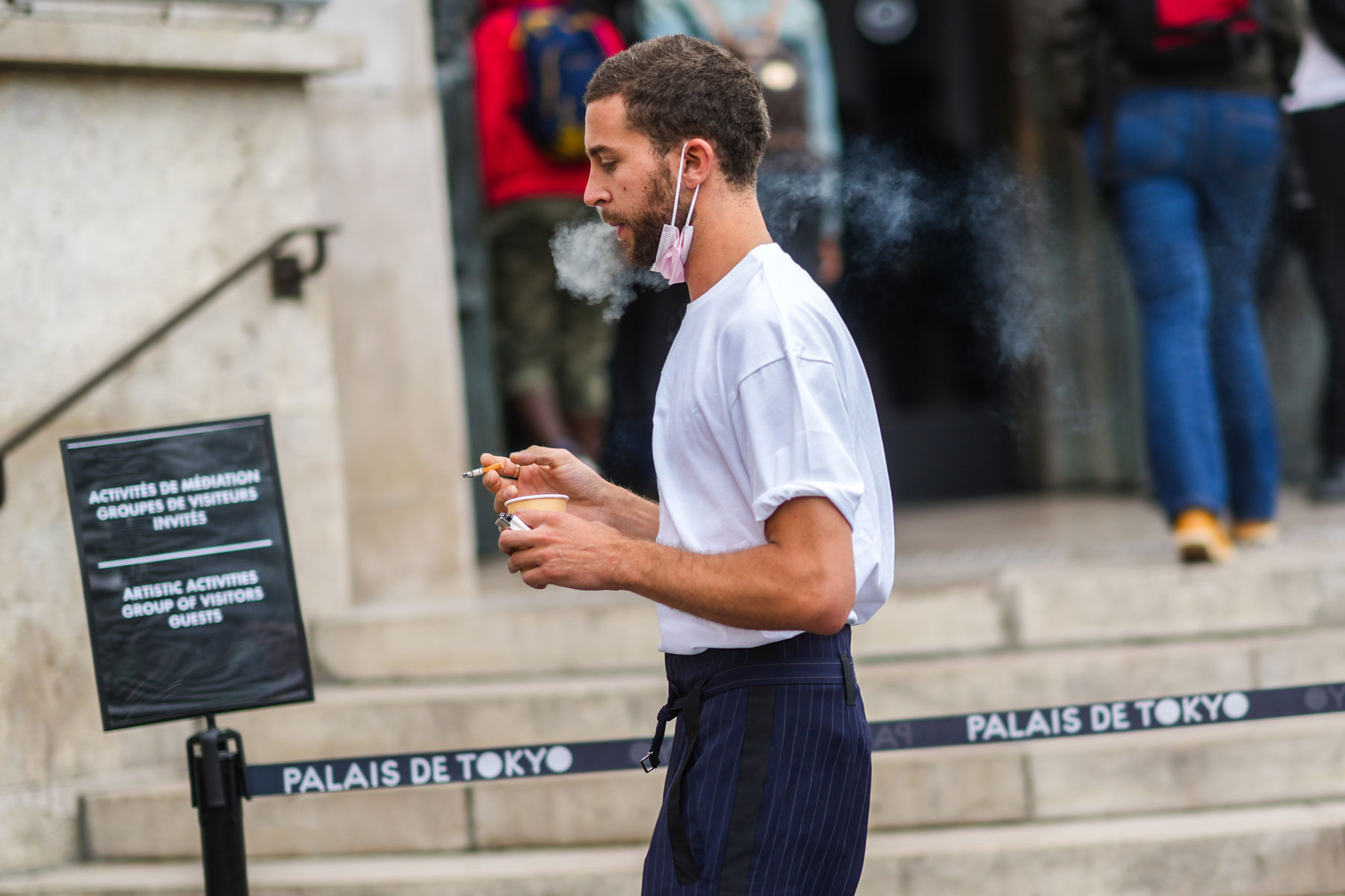 'F*ck Smartphones': How To Drink Your Coffee Like A True Parisian