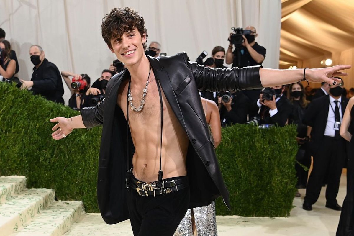 Shawn Mendes Kicks Off 2021’s Next Men’s Style Trend With ‘Unconventional’ Jacket Look