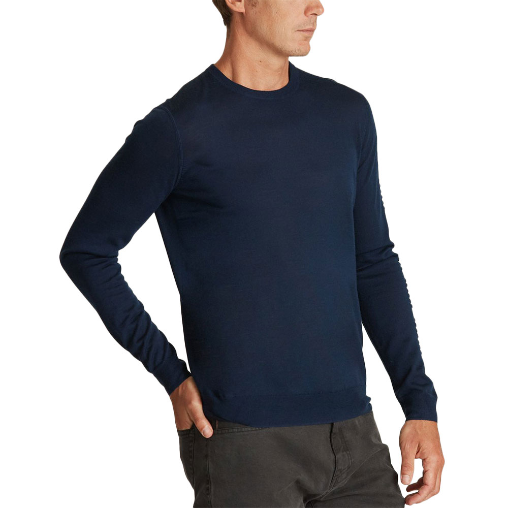 14 Best Base Layers For Hiking, Skiing & Adventure