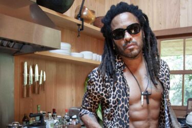 Lenny Kravitz Accidentally Reveals The Secret To His Six Pack Abs
