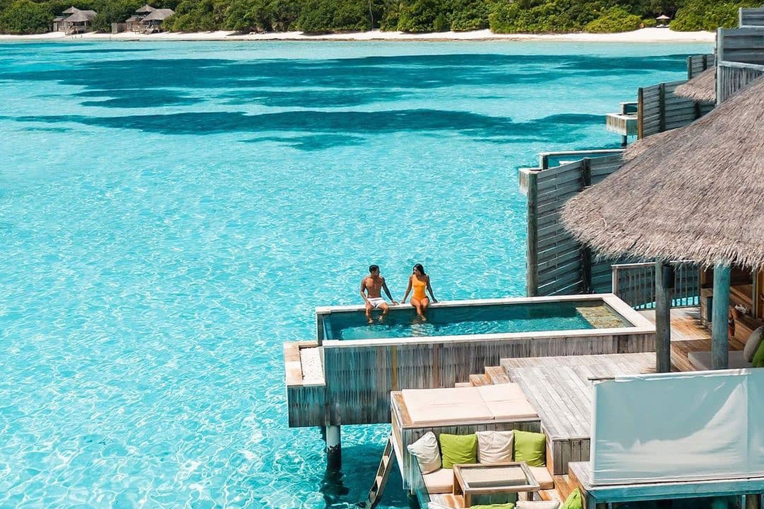 Newlywed’s Glass Bottom Tub Complaint In Maldives Leaves The Internet Shook
