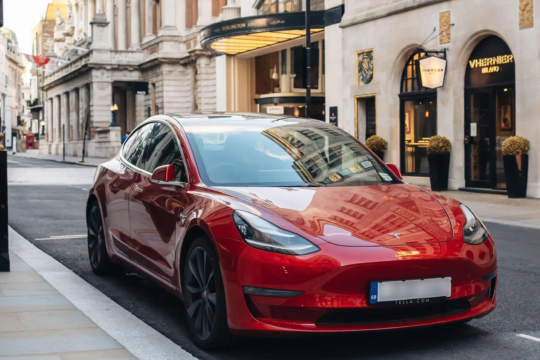Tesla Driver Overdoses On Smugness During UK Fuel Crisis
