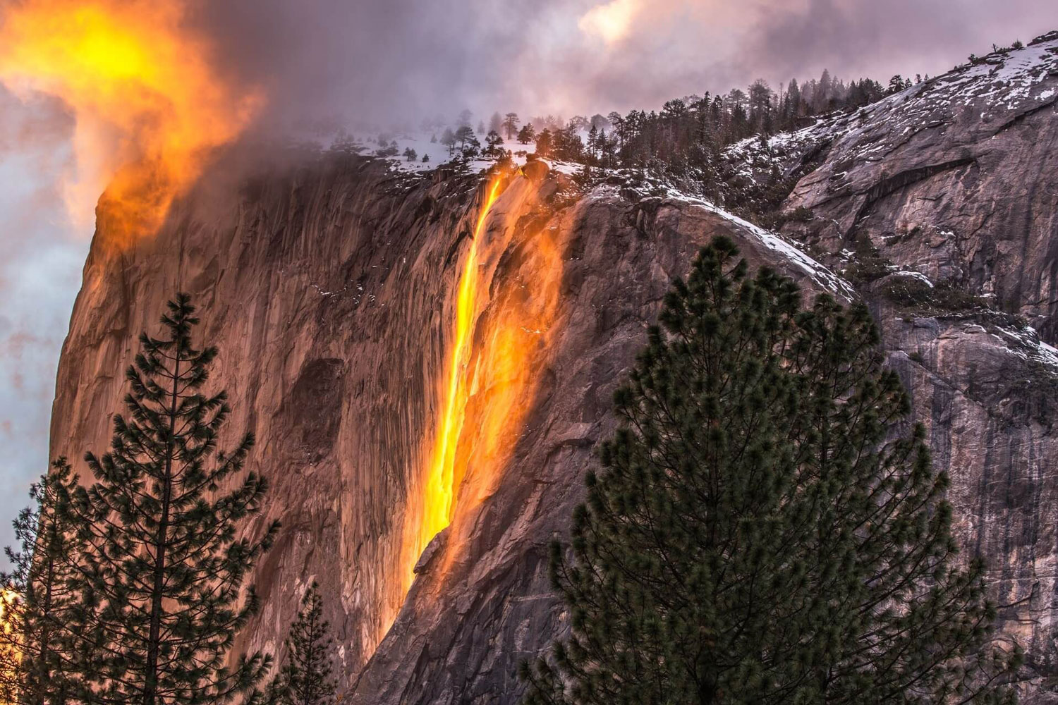 ‘Flaming Waterfall’ In Yosemite Leaves Visitors Stunned