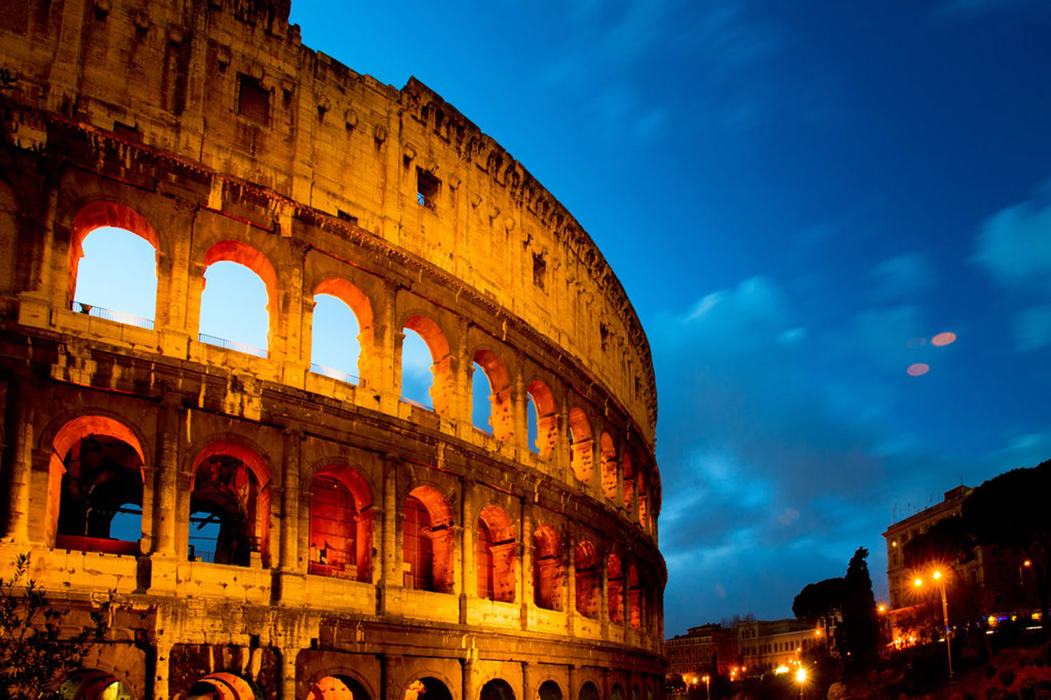 American Tourists’ Cute Night In Rome’s Colusseum Ends In $1,125 Fine