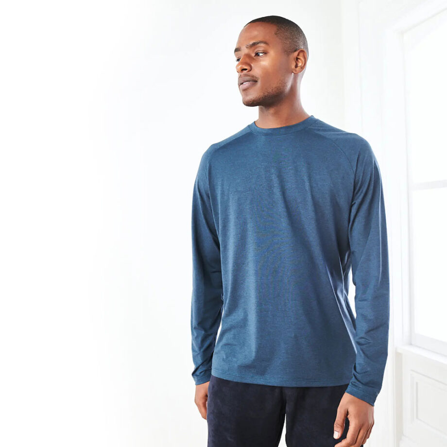 Dmarge best-long-sleeve-workout-tops-men Quince