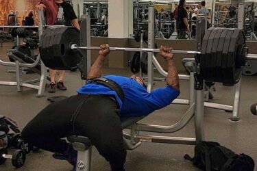 American Man’s ‘Beast Mode’ Bench Press Highlights Difference Between Strength & Size