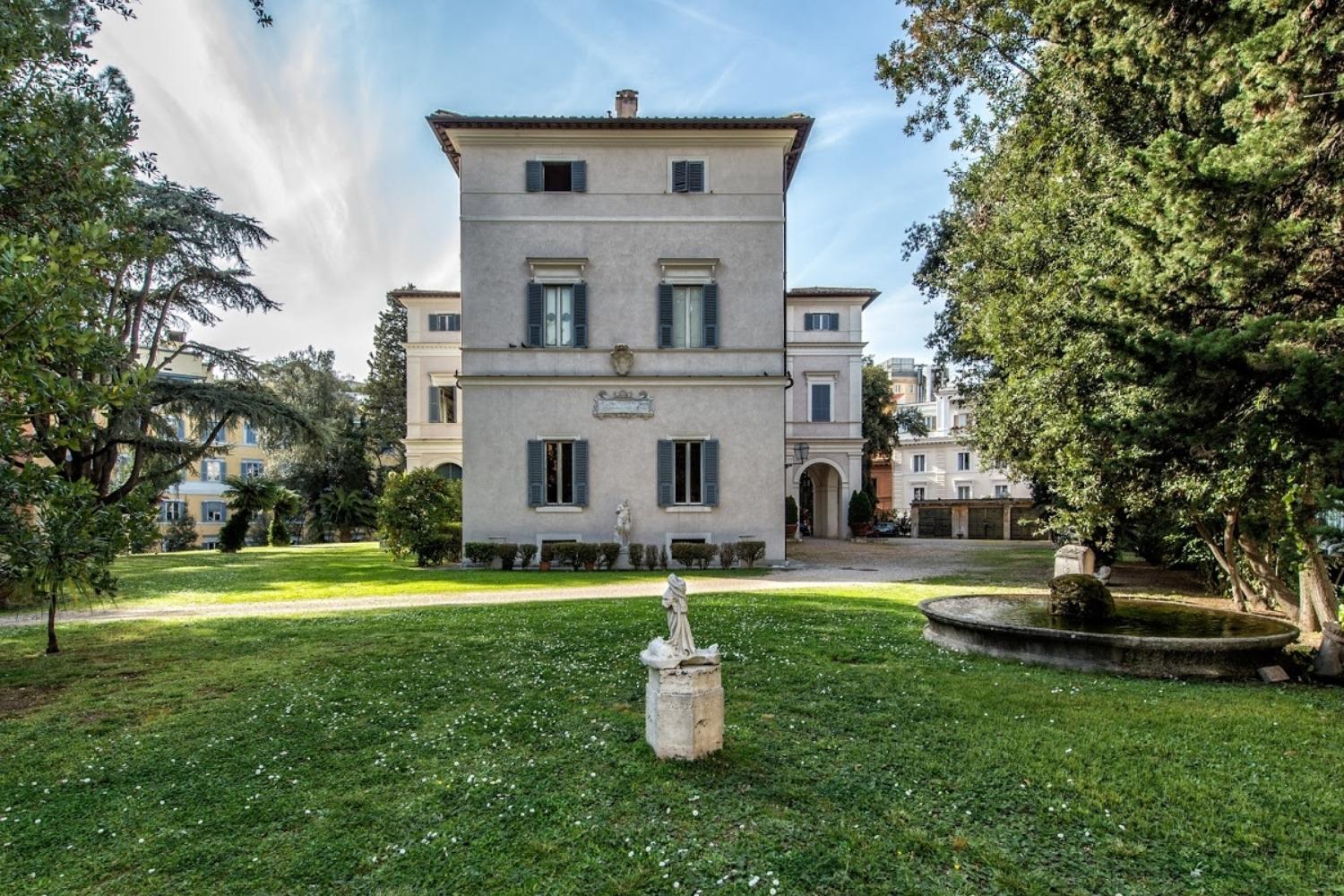 The $533 Million Italian Villa That Nobody Wants
