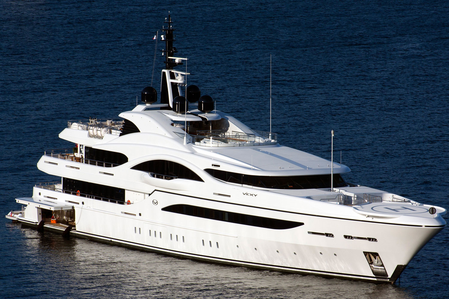 Video Shows Off What It’s Really Like Inside A Massive Superyacht