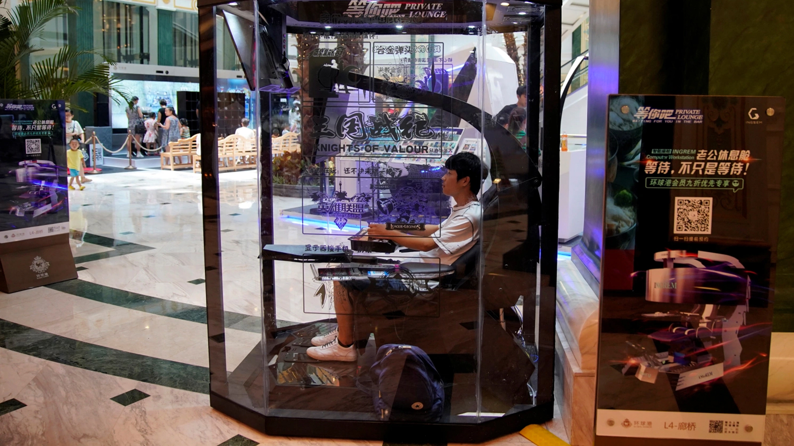 China Is Living In 2050 With Genius ‘Husband Storage Cage’ Shopping Centre Feature